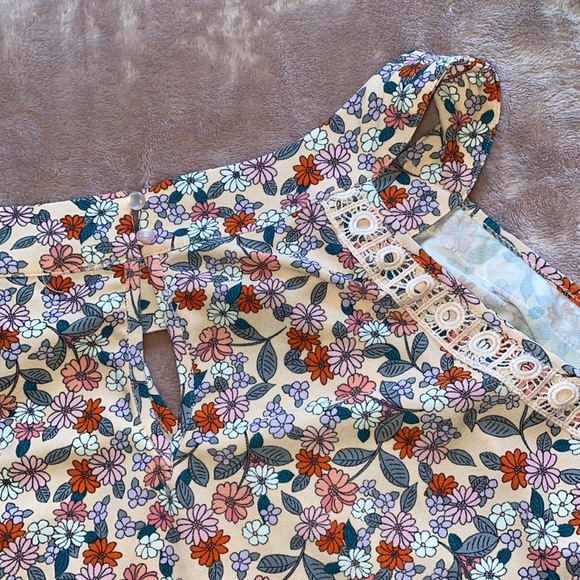 Lily White Lace Trimmed Tank - Picture 5 of 9